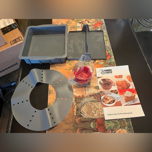 NuWave Silicone Baking Kit & Book - Picture 4 of 8